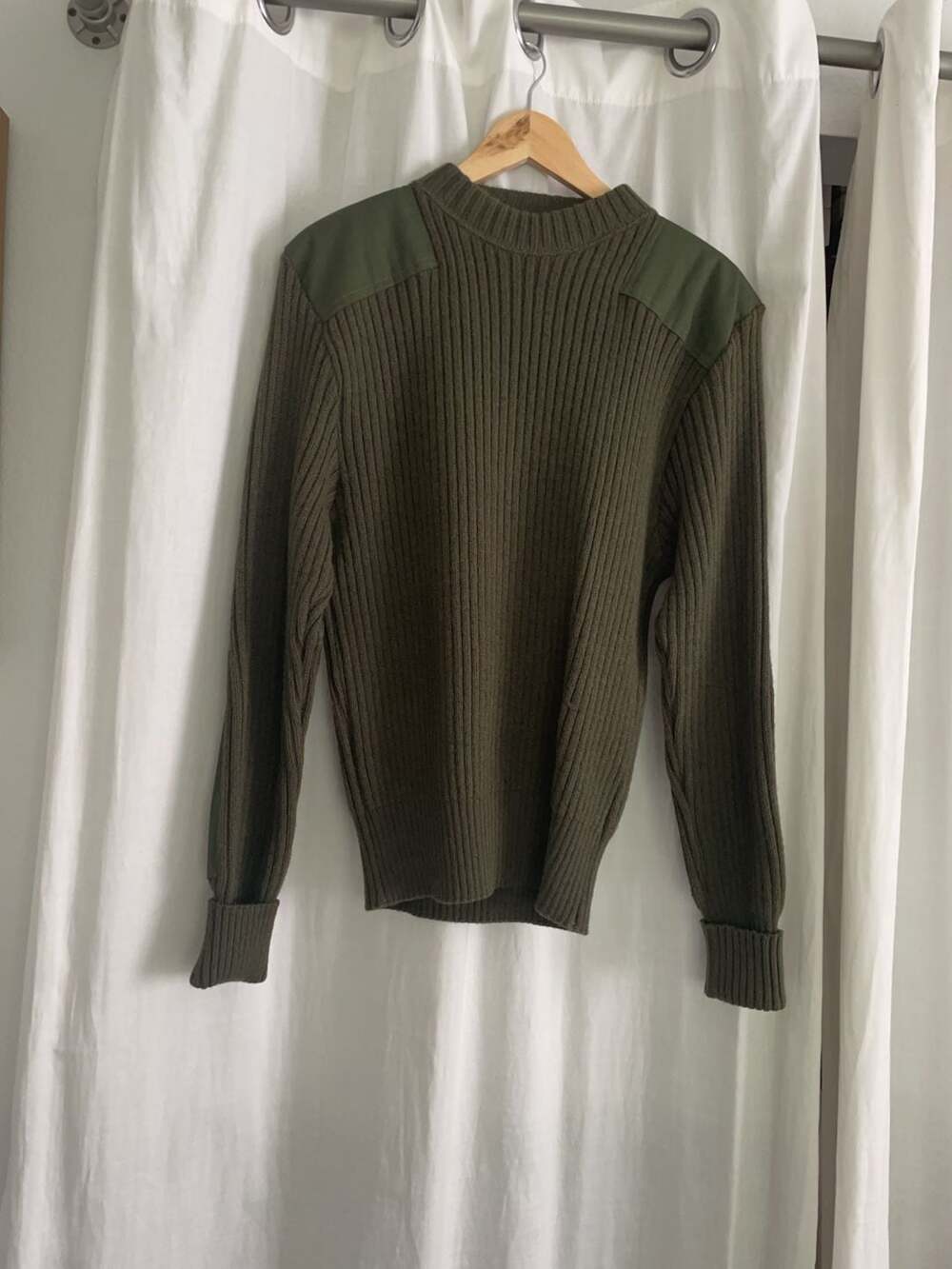 Vintage DSCP Valor Collection Military Service Wool Sweater Size 42
Green
Patch